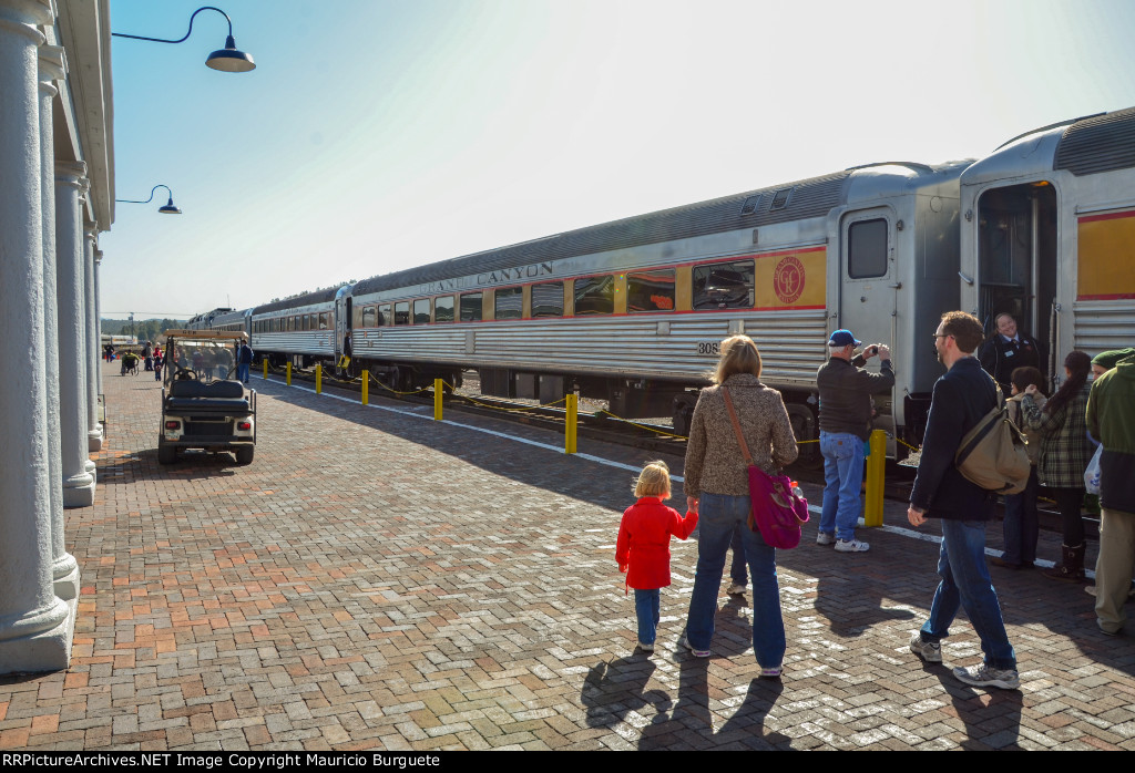 Grand Canyon Railway departure from Williams Depot